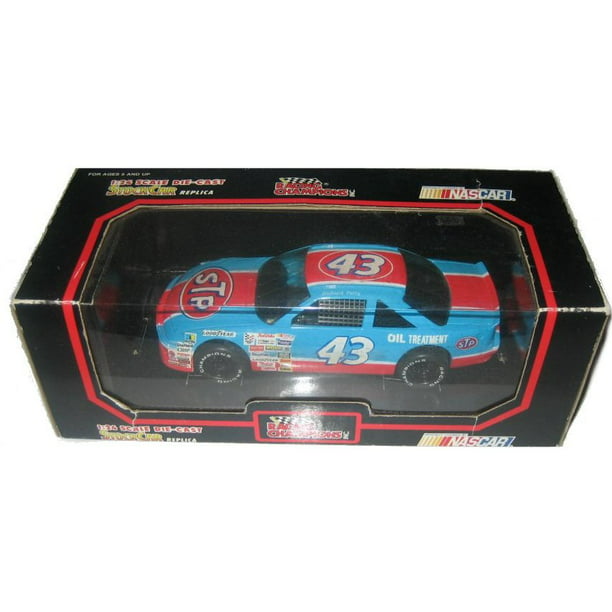Details about   New 1992 Racing Champions 1:64 NASCAR Team Transporter Richard Petty STP #43